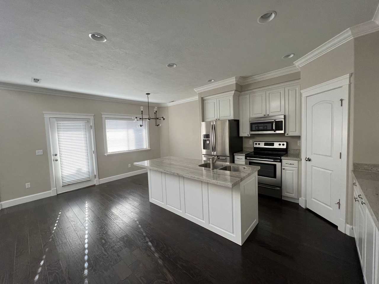 772 S 1840 W - Photo 2 of 17