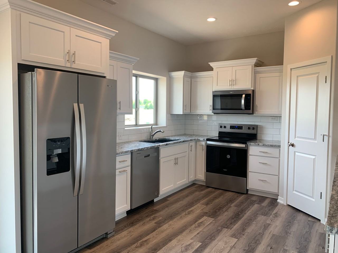 10725 N 149th St - Photo 4 of 21