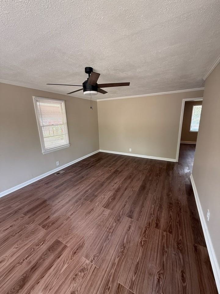1164 Newberg Ave - Photo 2 of 13