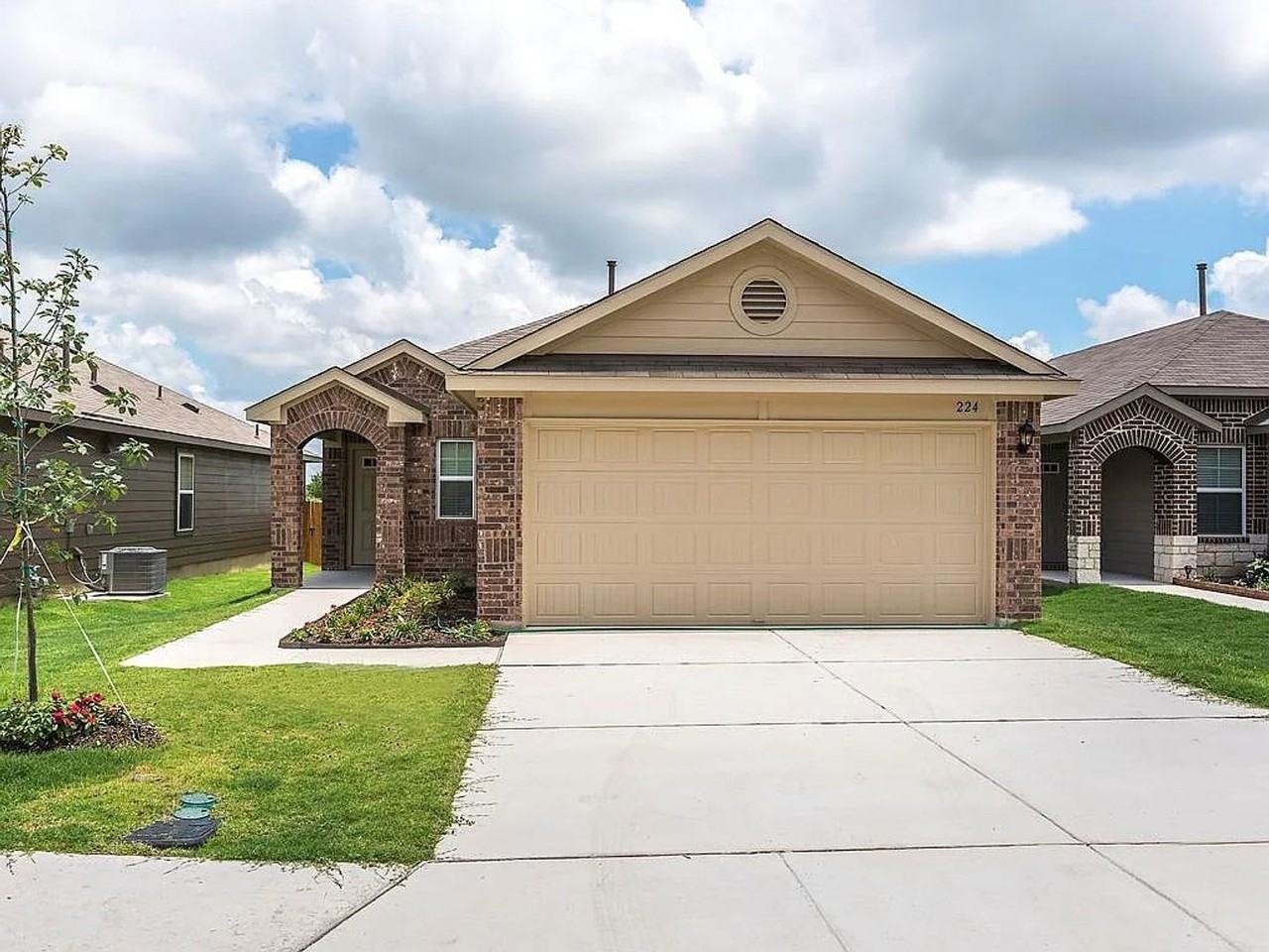 224 Lake Gln