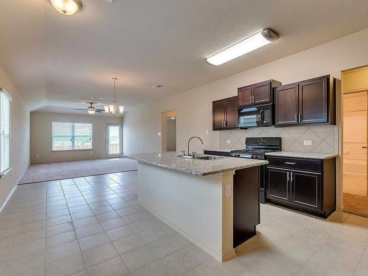 224 Lake Gln - Photo 3 of 18