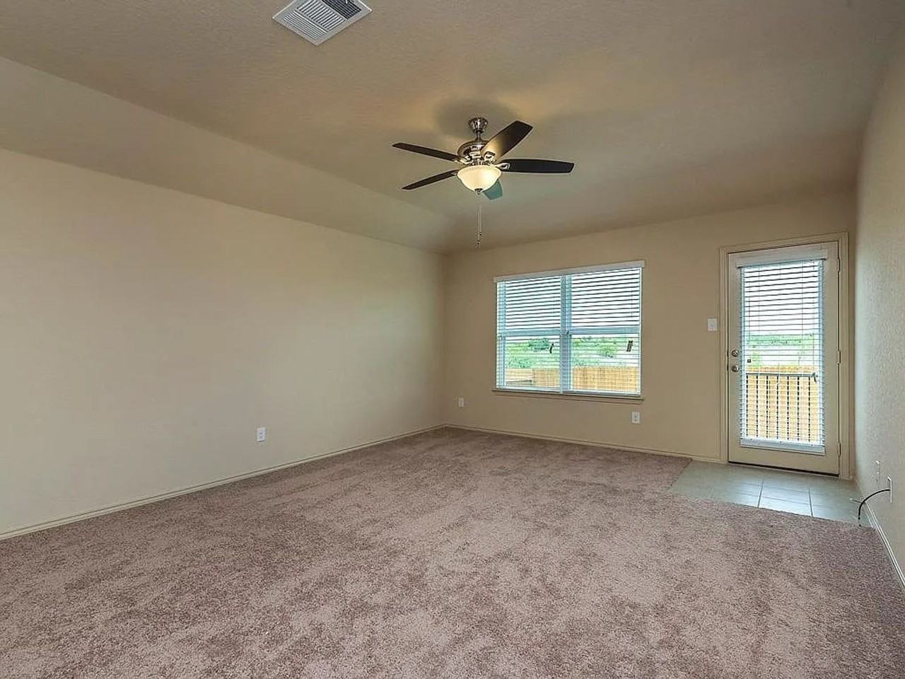 224 Lake Gln - Photo 7 of 18