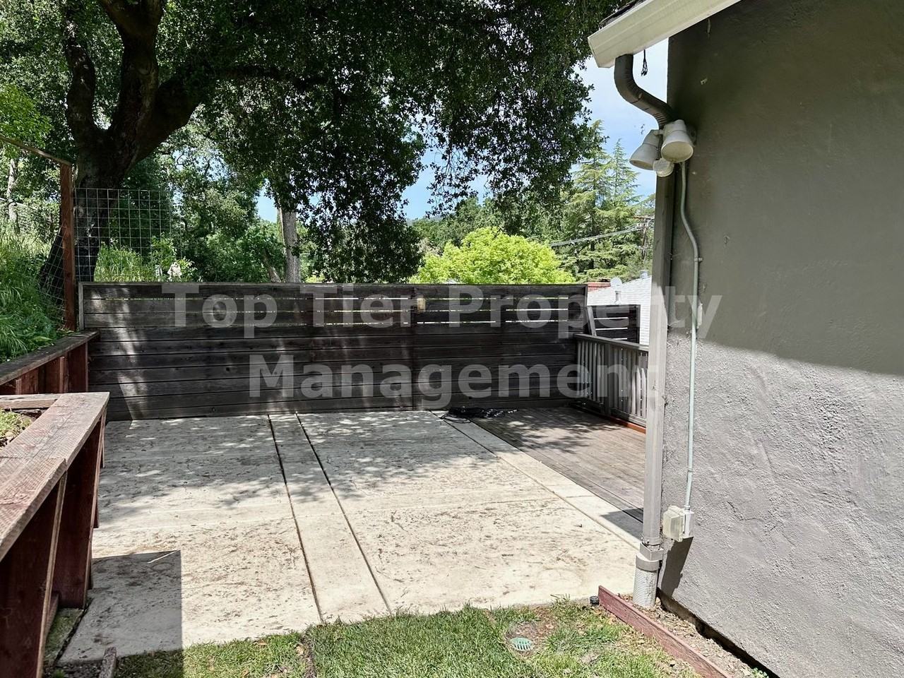 3289 Beechwood Dr - Photo 3 of 17