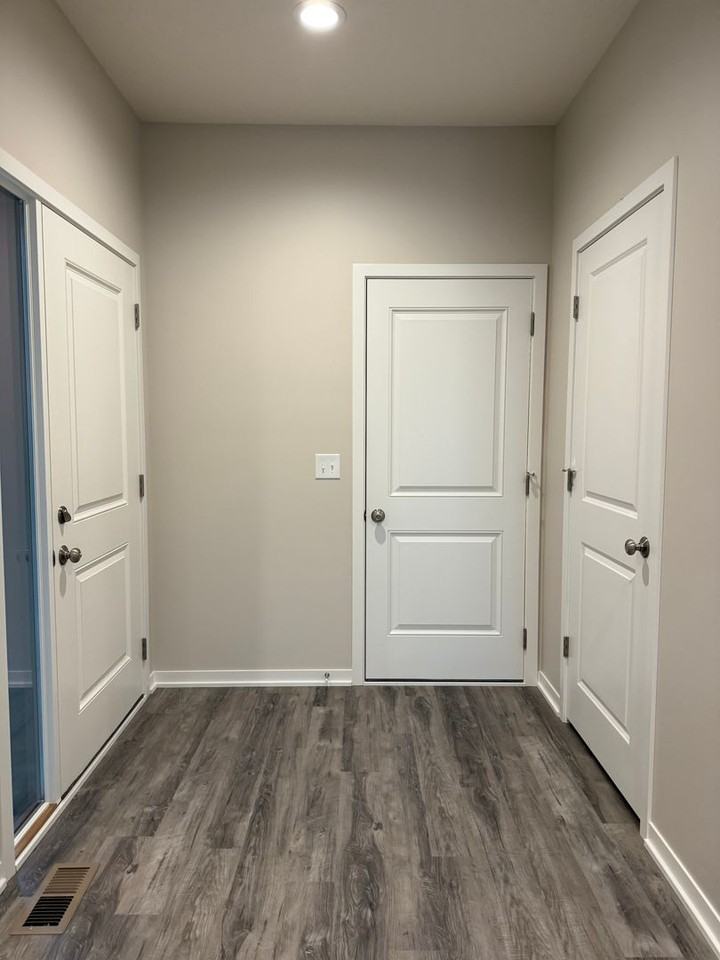 8907 S 47th St - Photo 2 of 16