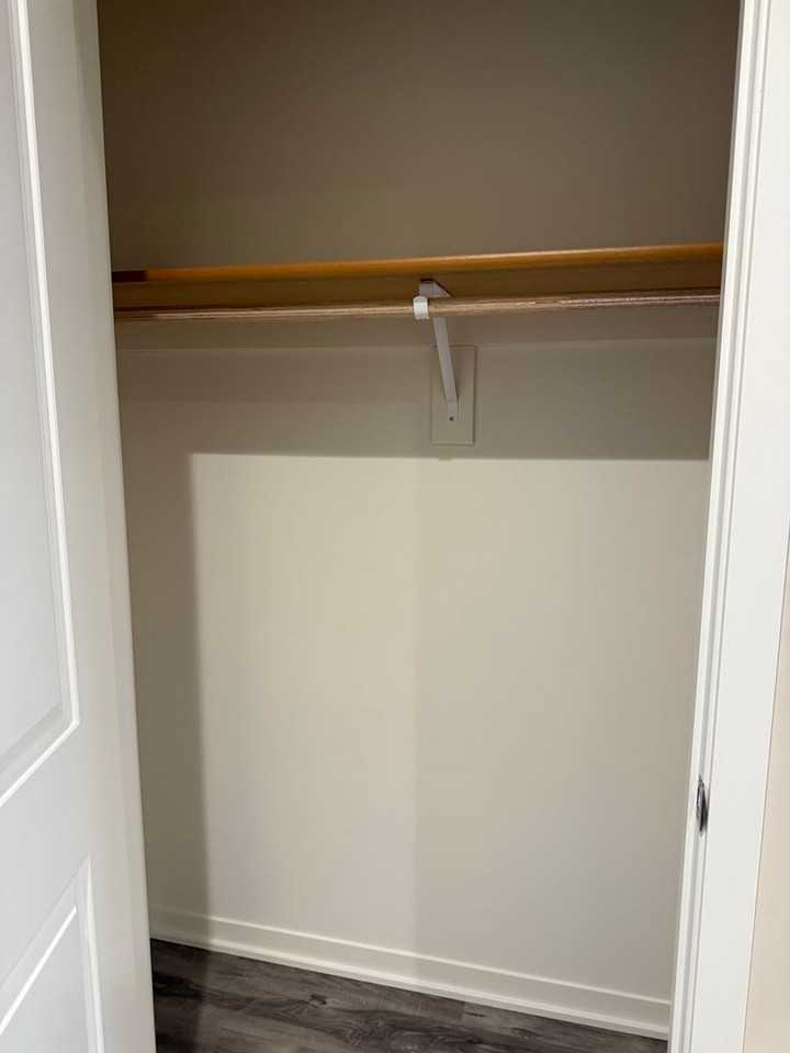 8907 S 47th St - Photo 4 of 16