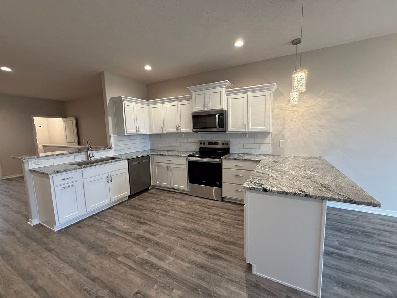 8907 S 47th St - Photo 5 of 16