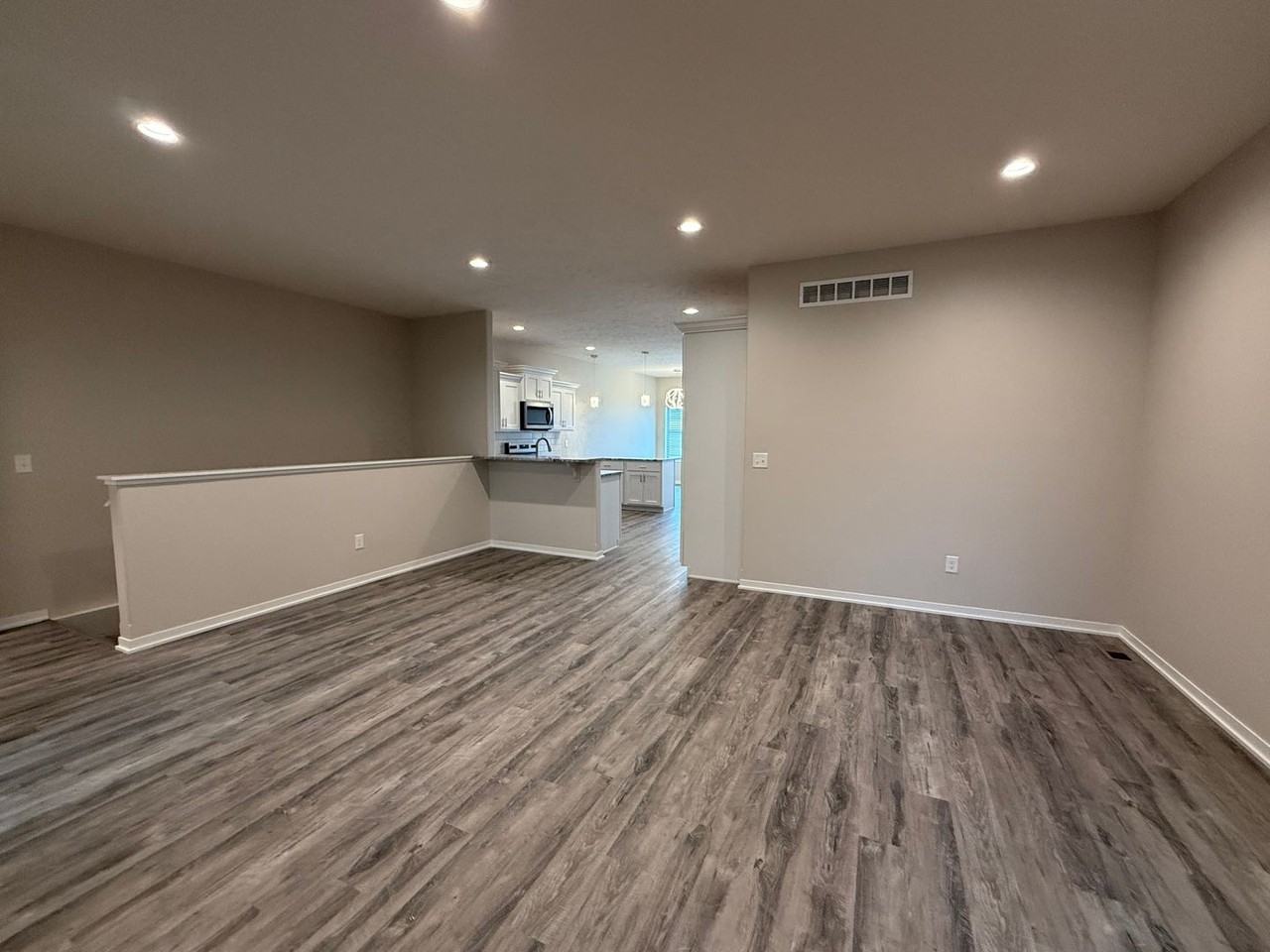 8907 S 47th St - Photo 7 of 16