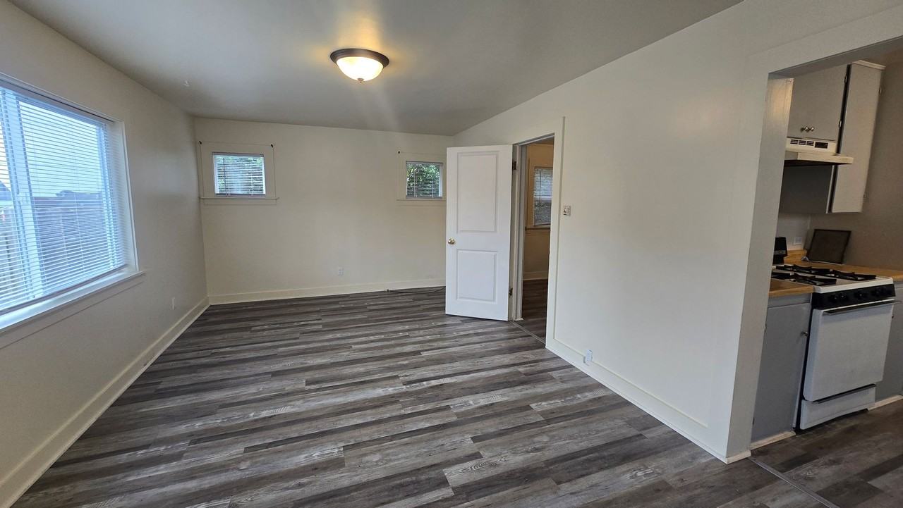 19 W 14th St - Photo 2 of 17