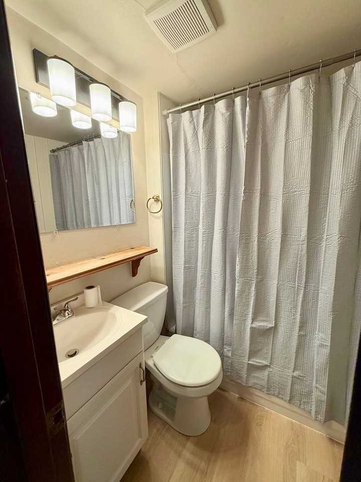 18638 Brockton Ave Ne #A - Photo 4 of 9