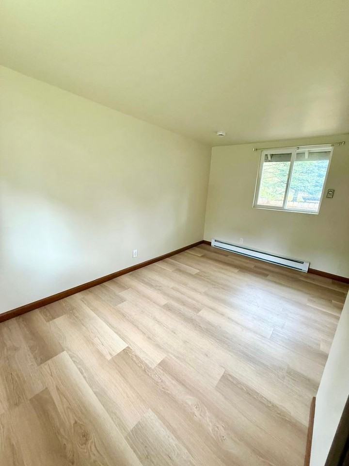 18638 Brockton Ave Ne #A - Photo 5 of 9