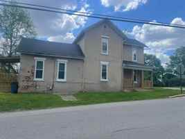 featured image of 827 N Oakland St