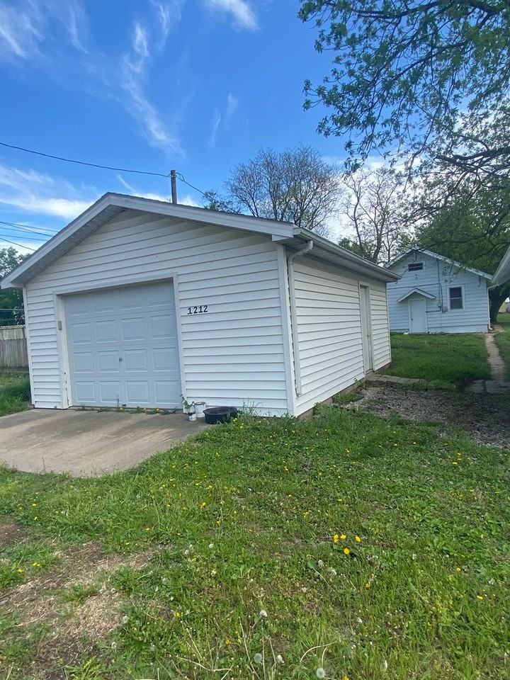 1212 Elk St - Photo 3 of 4