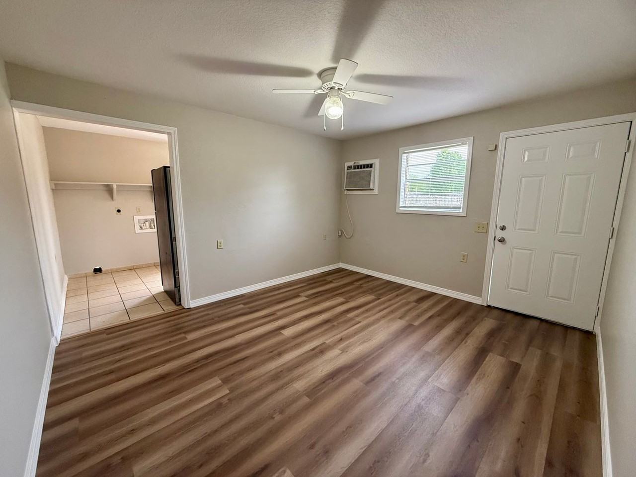 204 N 16th Ave - Photo 2 of 18