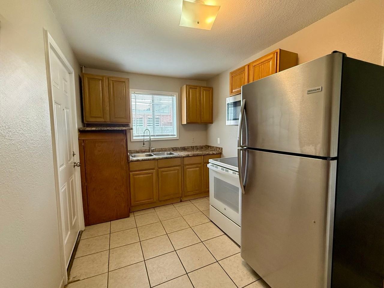 204 N 16th Ave - Photo 7 of 18