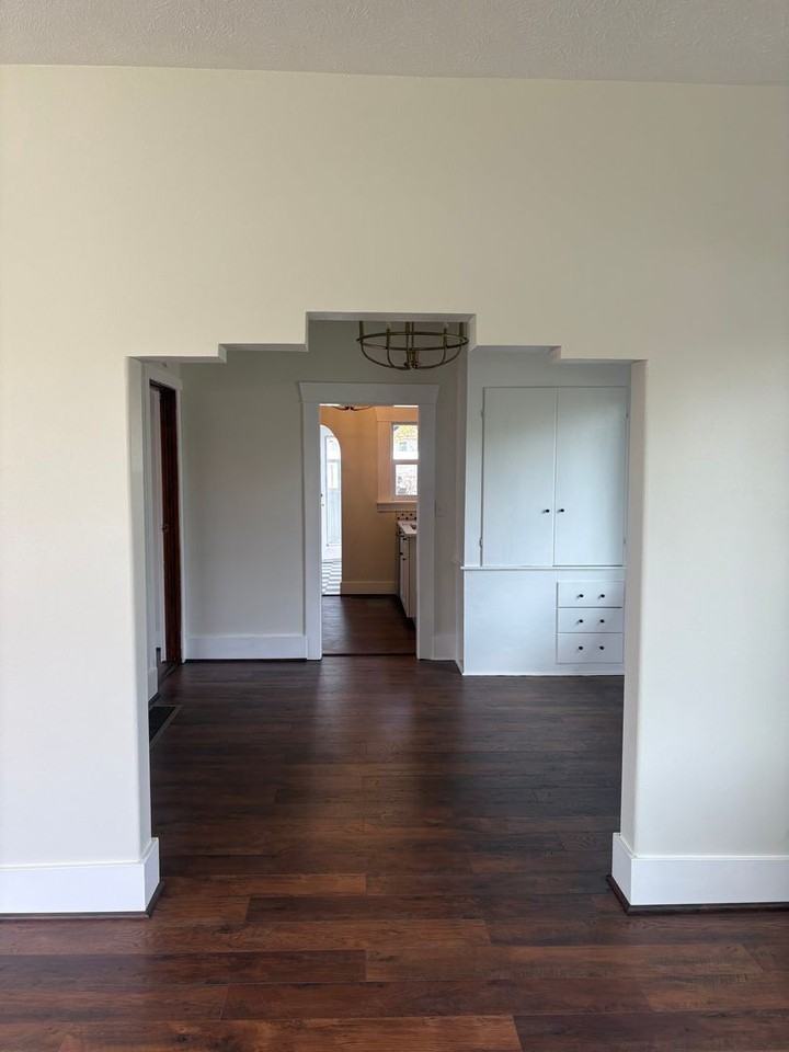 2802 W Grace Ave - Photo 3 of 13