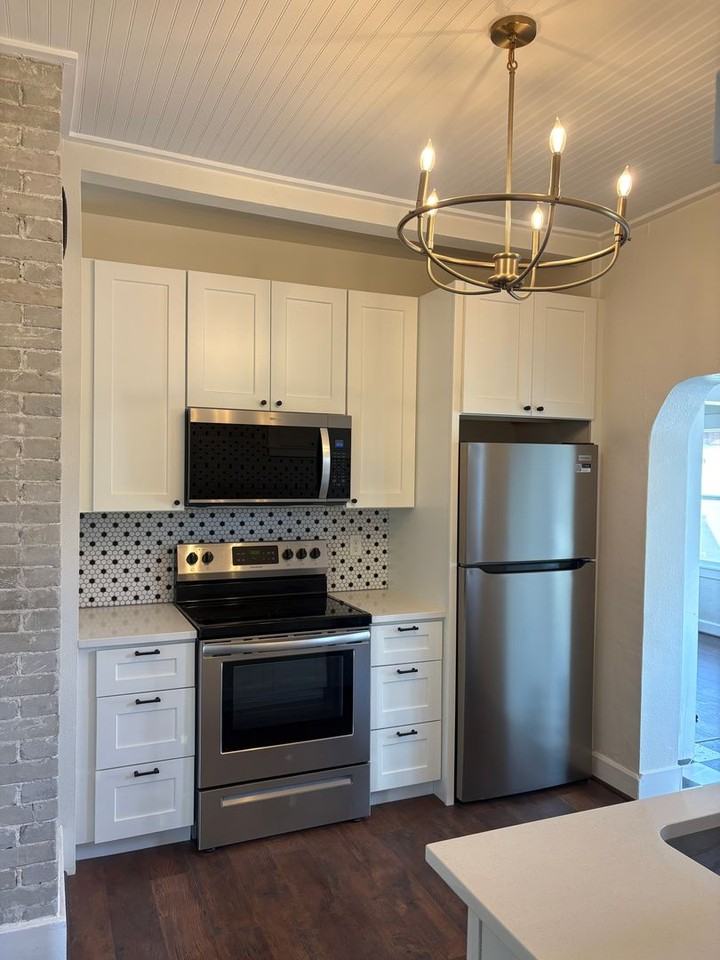 2802 W Grace Ave - Photo 5 of 13