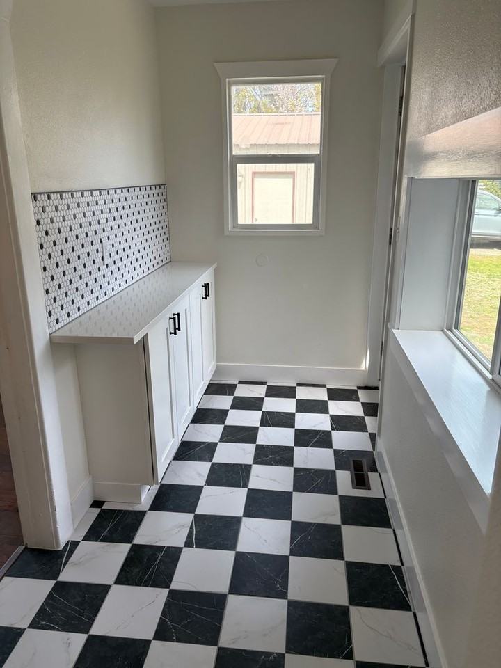 2802 W Grace Ave - Photo 6 of 13