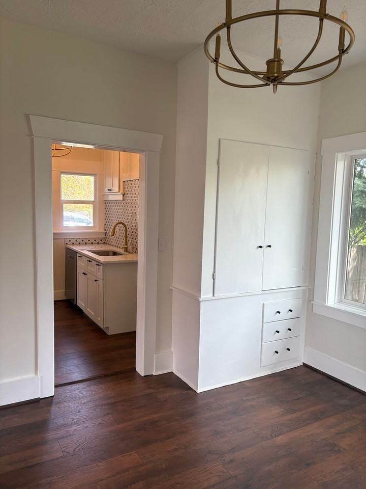 2802 W Grace Ave - Photo 7 of 13