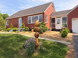 featured image of 1810 Woodland Rd