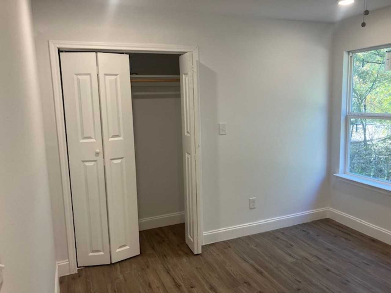 110 Bowie St - Photo 3 of 11