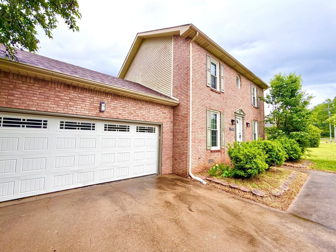 1909 Needmore Rd - Photo 2 of 42