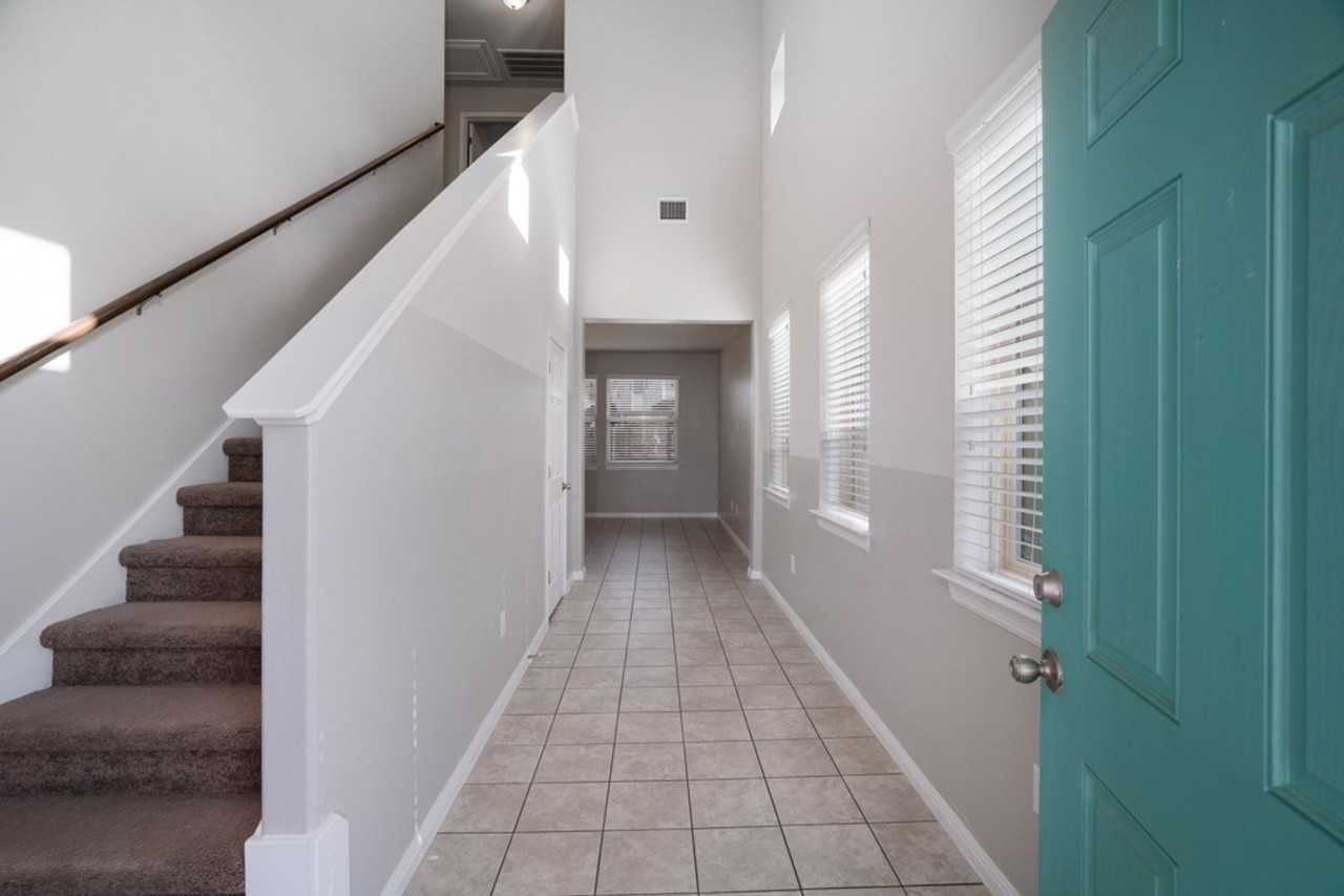 207 Wainscot Oak Way - Photo 2 of 24