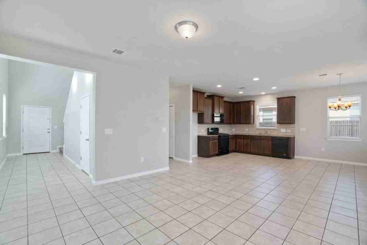 207 Wainscot Oak Way - Photo 4 of 24