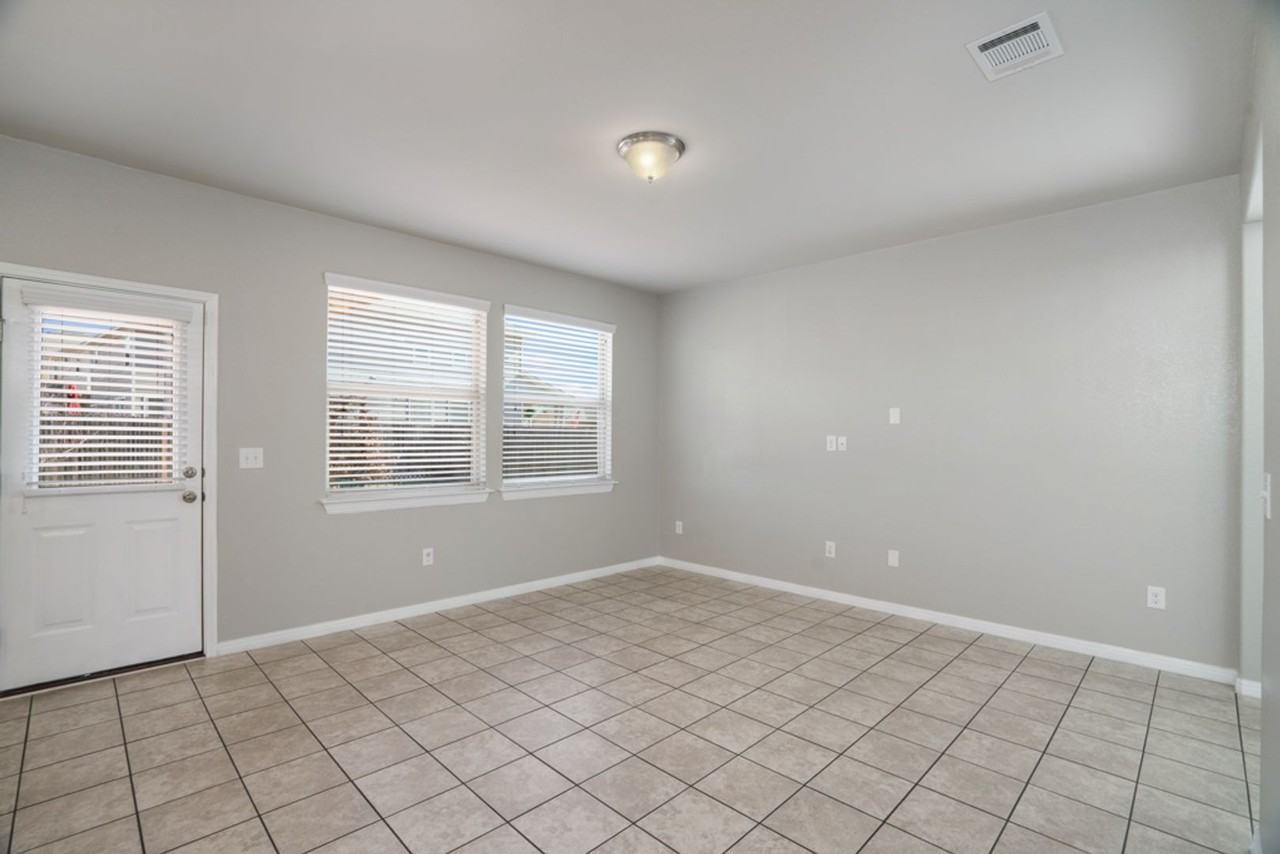 207 Wainscot Oak Way - Photo 5 of 24