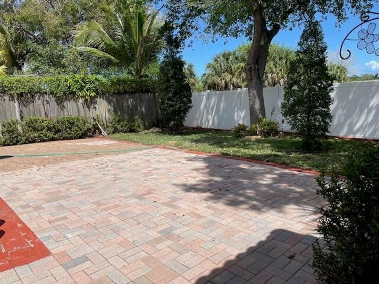 6352 Nw 36th Ave - Photo 7 of 10
