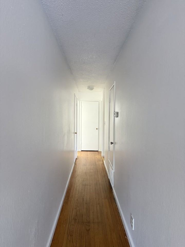 929 6th St - Photo 4 of 5