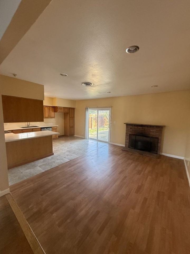 929 6th St - Photo 5 of 5