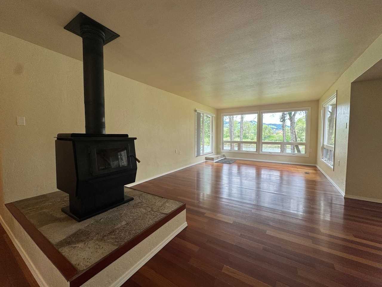 15928 N Umpqua Hwy - Photo 5 of 35