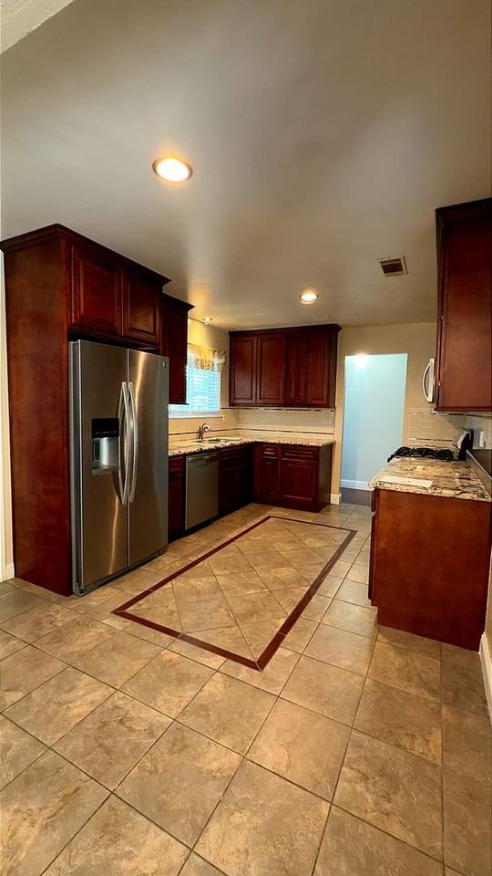 2632 Story Ave - Photo 3 of 14