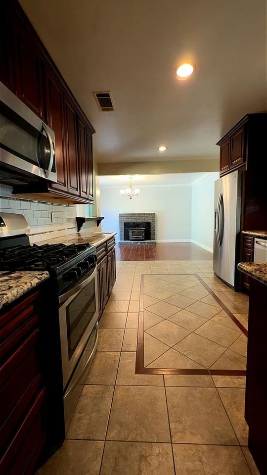 2632 Story Ave - Photo 4 of 14