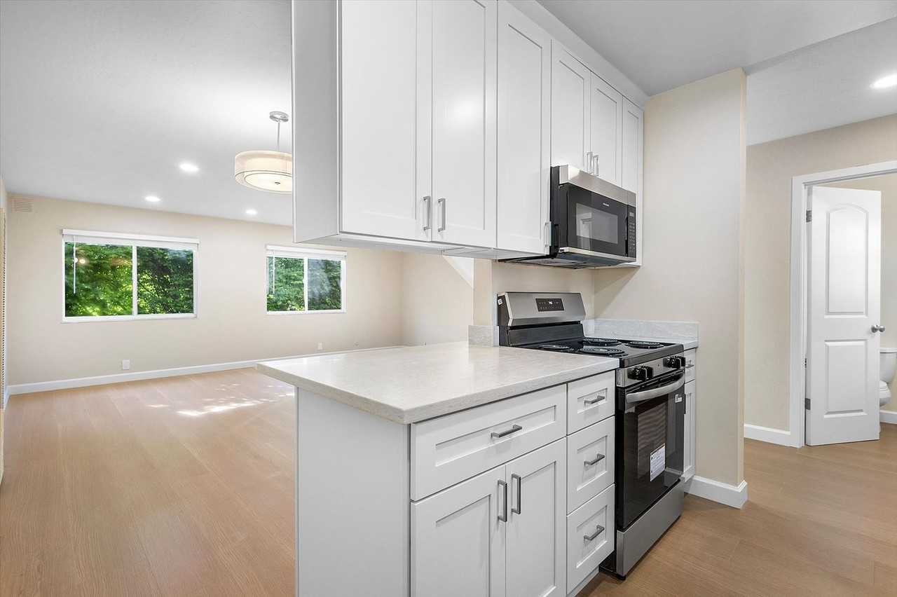 2150 Santa Clara Ave #G - Photo 7 of 17