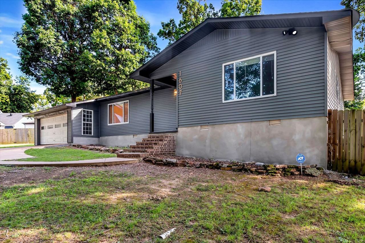 1607 Merrywood Cv - Photo 2 of 29