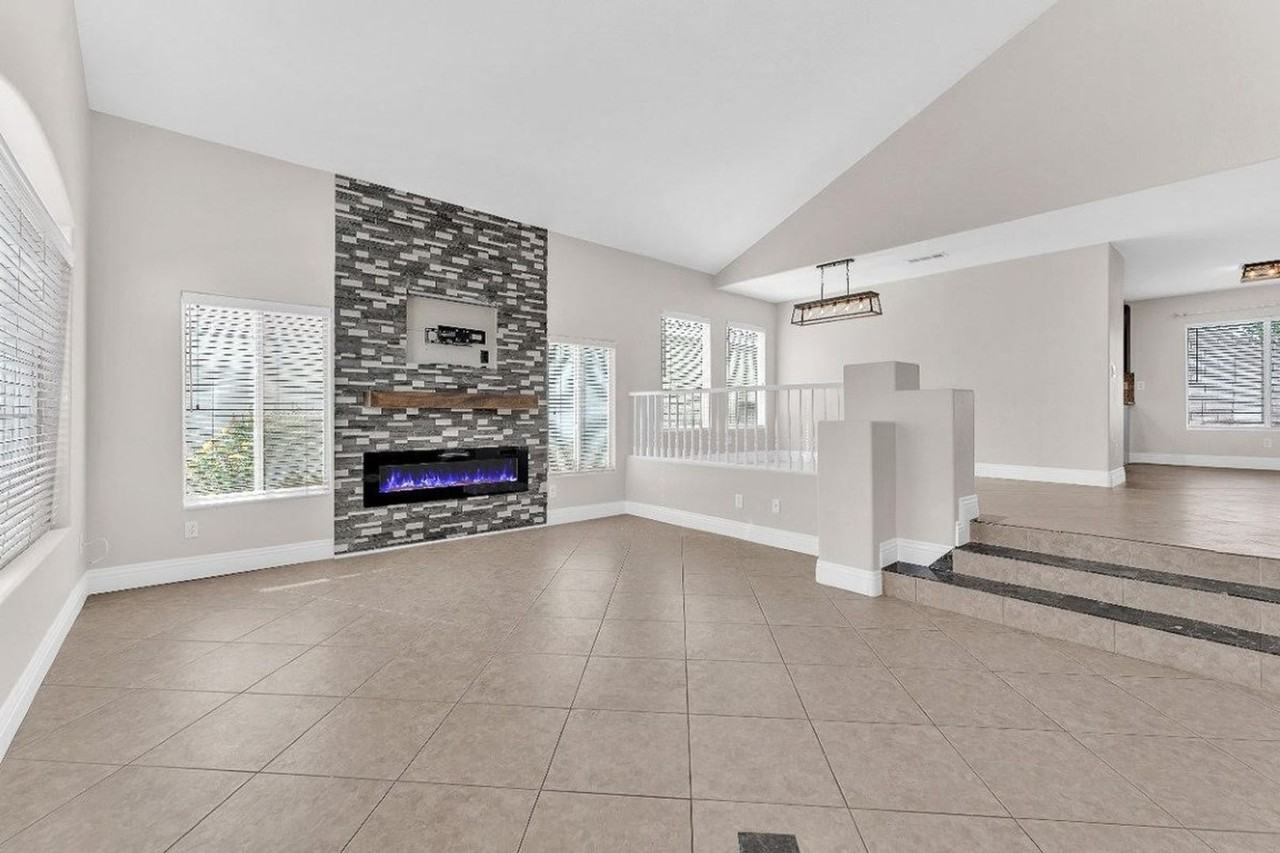 7237 Buglehorn St - Photo 3 of 33