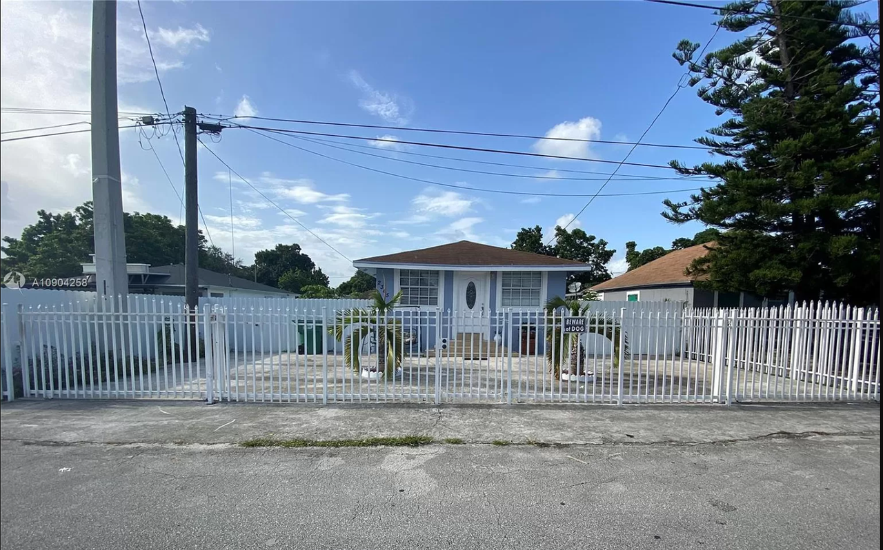 2345 Northwest 81st Street - Photo 4 of 9