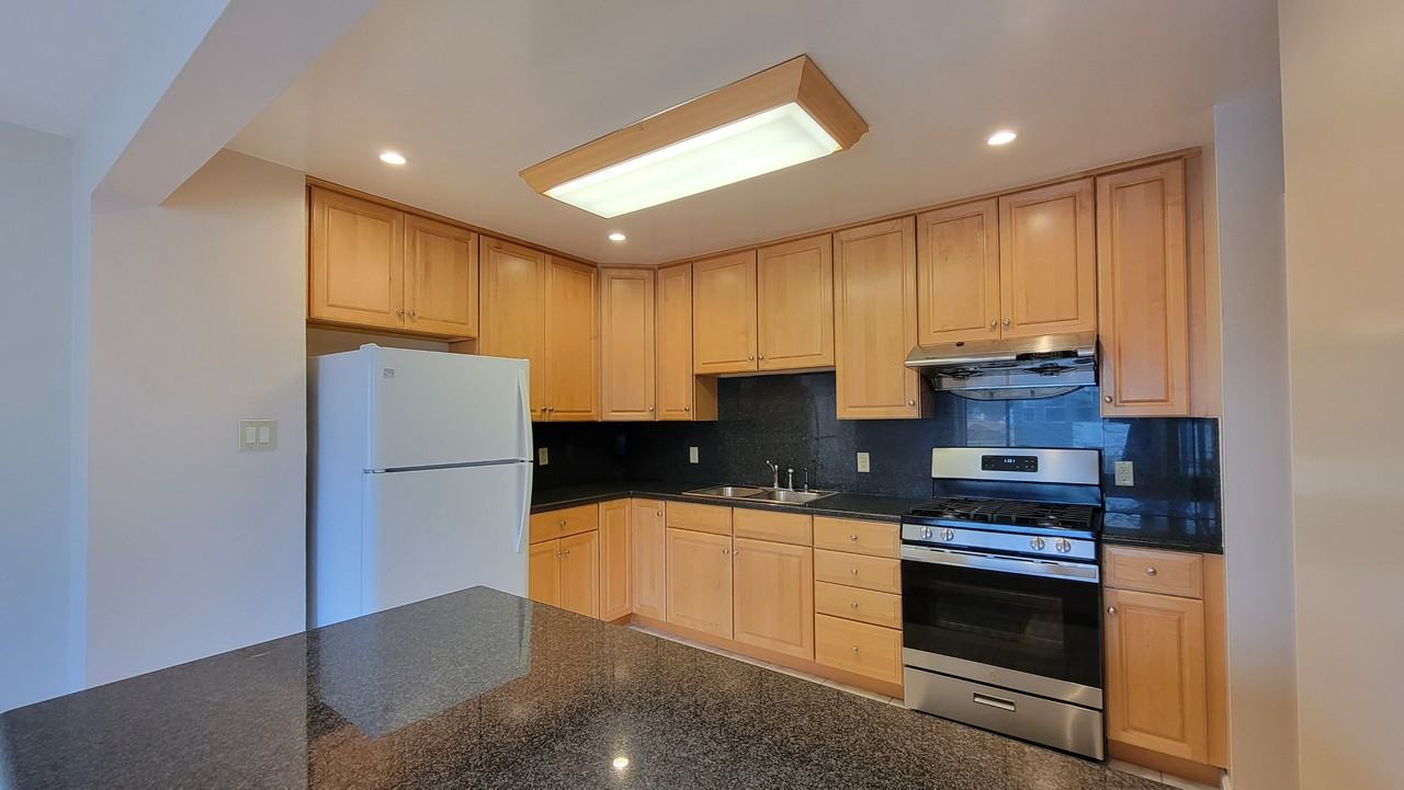 1232 Vicente St #1232 - Photo 6 of 27