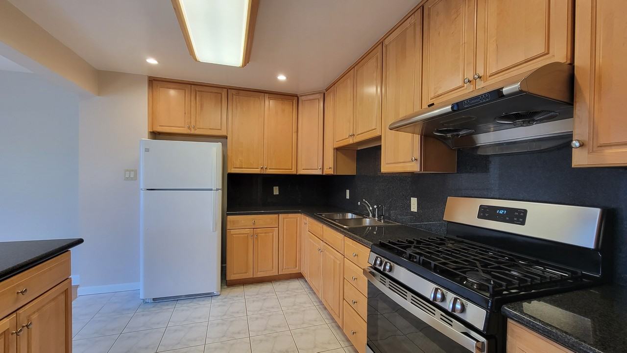 1232 Vicente St #1232 - Photo 7 of 27