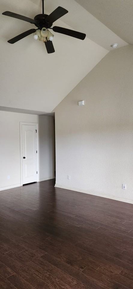848 Oakwood Ct #848 - Photo 2 of 26