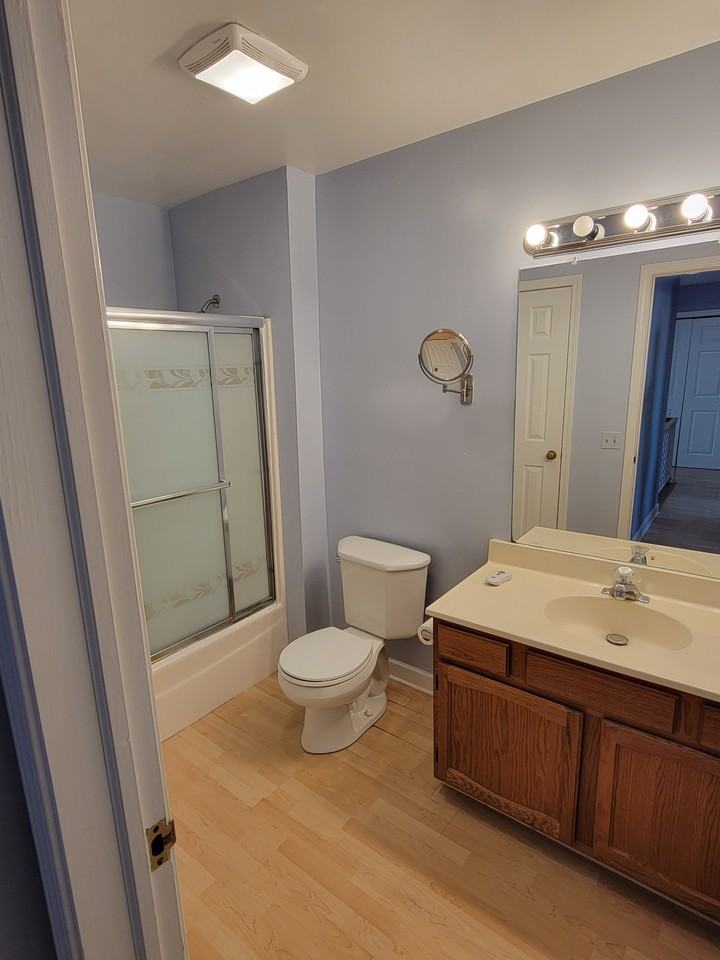 2116 Rugen Rd #D - Photo 3 of 21