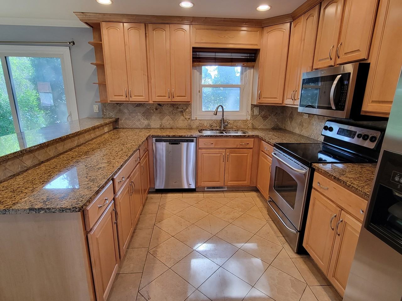 2116 Rugen Rd #D - Photo 6 of 21