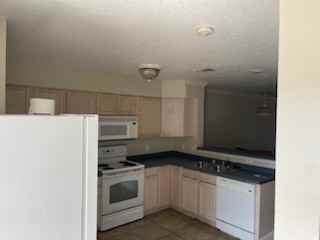 1860 Shay - Photo 7 of 20