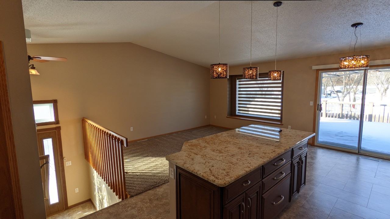 1514 Suntree Dr - Photo 4 of 14