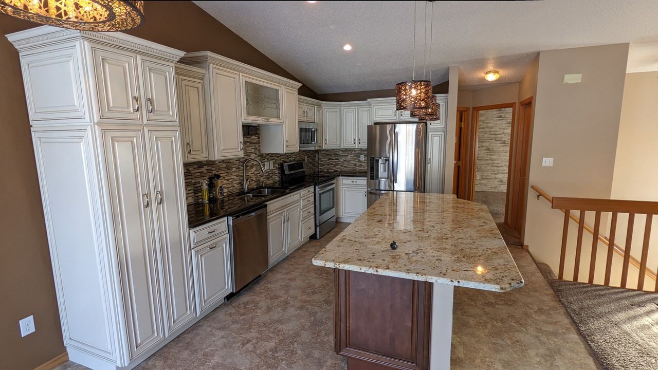 1514 Suntree Dr - Photo 5 of 14