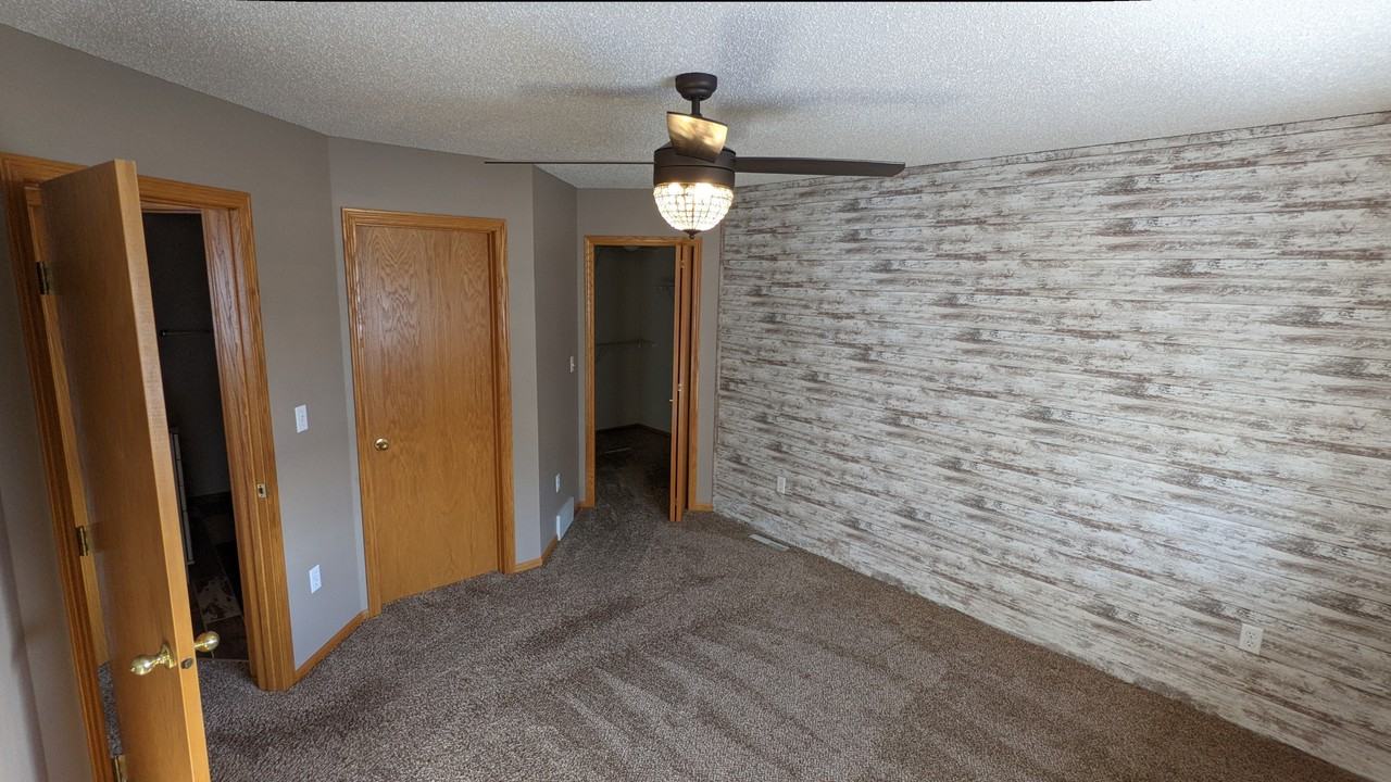 1514 Suntree Dr - Photo 6 of 14