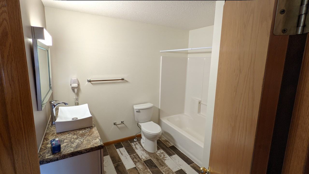 1514 Suntree Dr - Photo 7 of 14