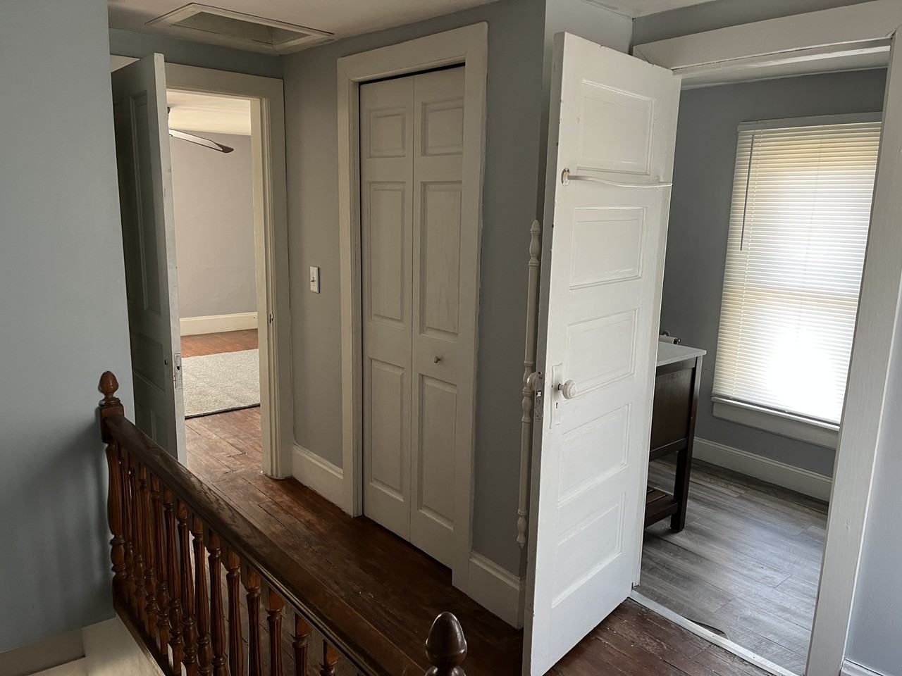 124 W Mark St - Photo 4 of 12