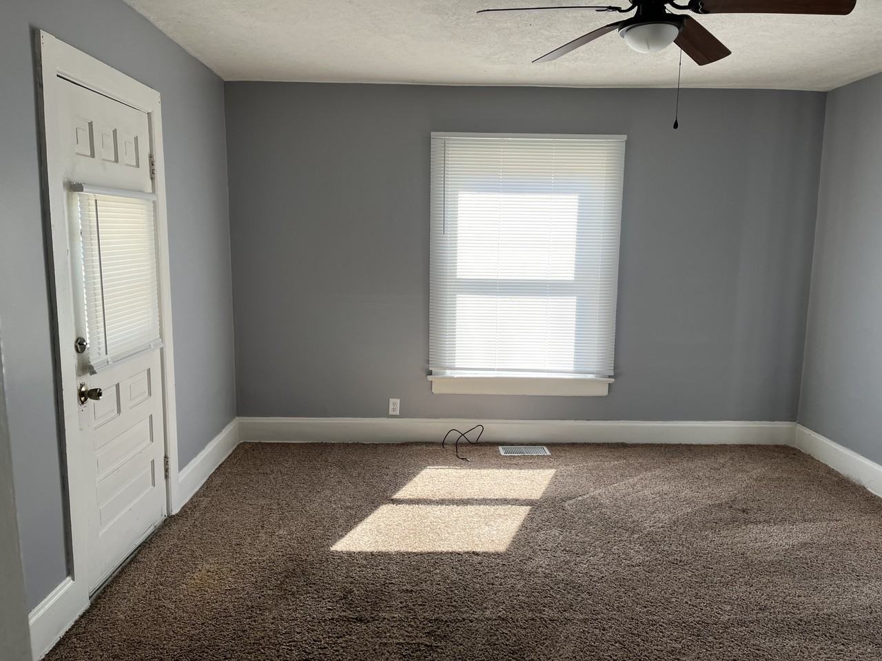 124 W Mark St - Photo 5 of 12